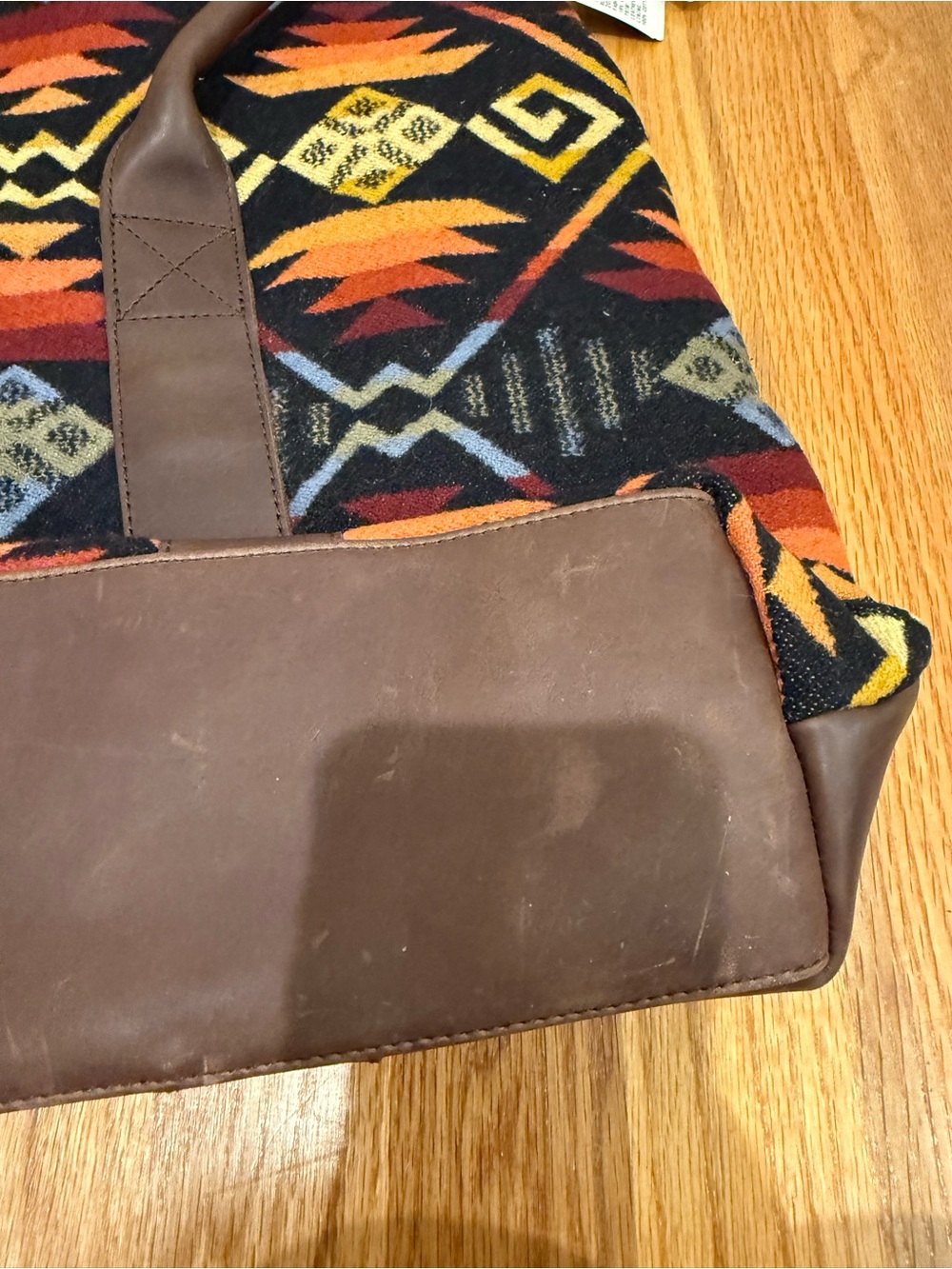 Pendleton Overnight Leather Tote Bag - Picture 9 of 9